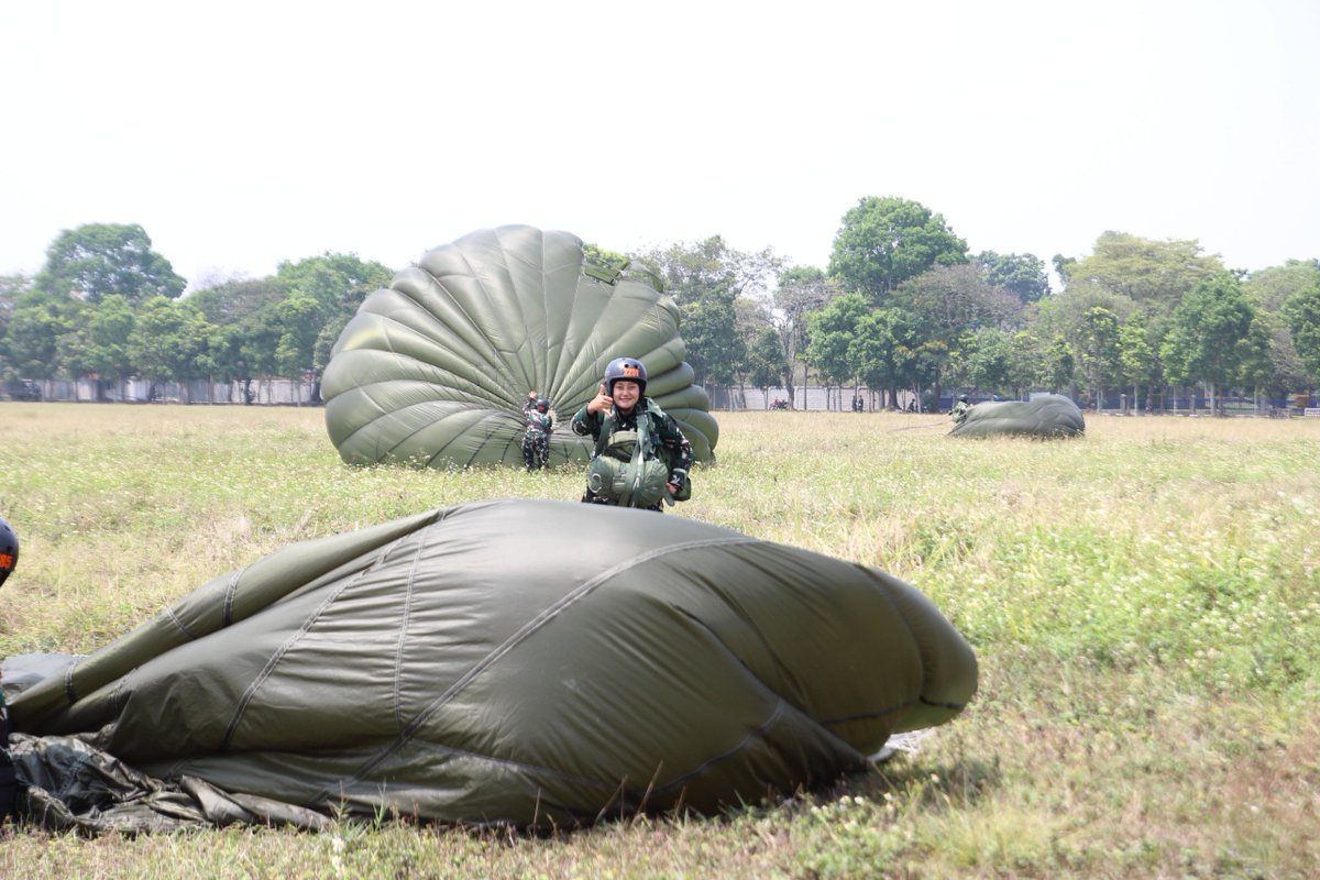 PenSulaiman's tweet photo. Kadisops Lanud Sulaiman Hadiri Wingday Kursus Paradasar A-213 PA PK Alumni S1 Unhan TA 2026 https://t.co/2Ctz1FHV1g