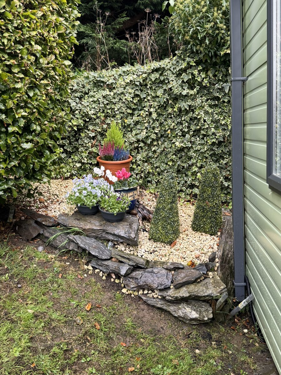 bagshaw2112's tweet photo. Busy morning at my lodge in Bala , trying to build a rockery in my bit of garden, needs a bit more colour! Lawn still very patchy after 5 weeks, still need a bit more rain so the seed will germinate ! #bala #wales #snowdonia #happyplace https://t.co/OWM6Pl3p4A