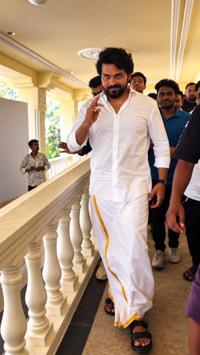Neels_Karthi's tweet photo. “Style isn’t something you show… it’s something you carry in every step. 🔥👑”

“If simplicity had a royal look… this would be it. 🔥✨”

@Karthi_Offl #MrVersatileKarthi 

#Karthi30 #Marshal #Karthi #Kollywood https://t.co/8QHKhNhZlQ