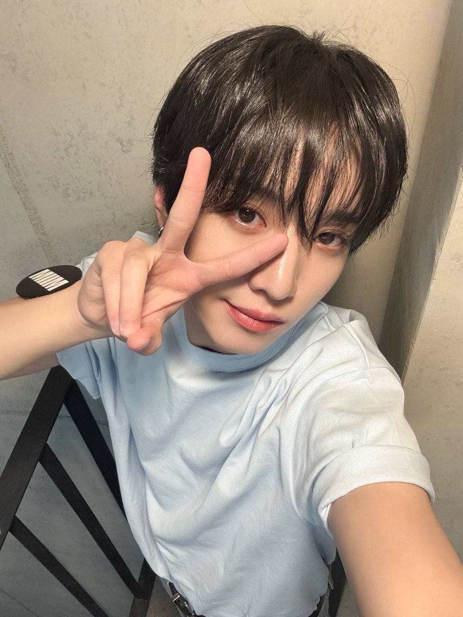 xikers_official's tweet photo. [👀] 
⠀
🍚#강한남자를찾아서 Behind Photo🍚

#xikers #싸이커스 #유준 #YUJUN https://t.co/2CBF7ktC9L