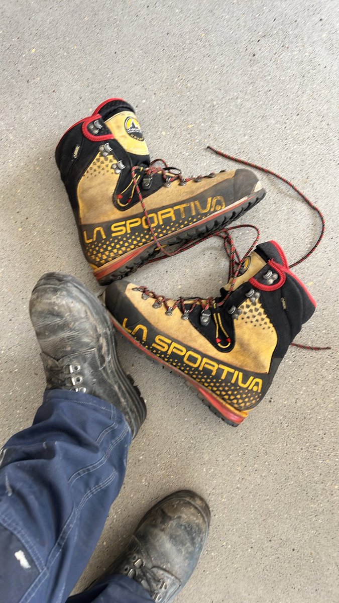 LongShirt6's tweet photo. #swissgay #farmer #lasportiva https://t.co/M3SqUkRcEC