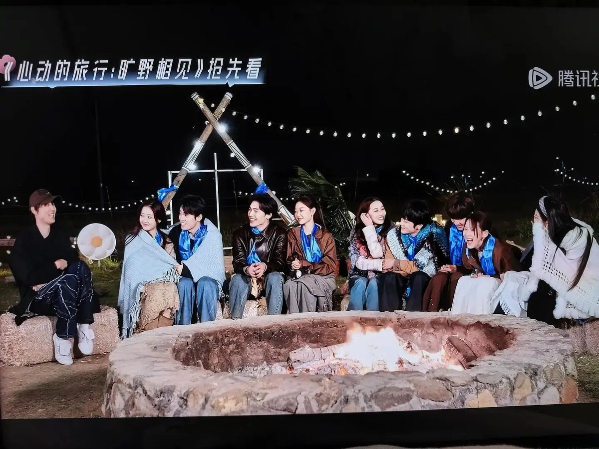 Outrageous_Bjac's tweet photo. Siyi already clingy in one blanket🤭😍. Next we have Hewen, the odd one by the side😂😂

#HeartSignalS9 #SiYiCP #CuiSiCp #WuSiying #CuiYihang https://t.co/IECZjxbFof