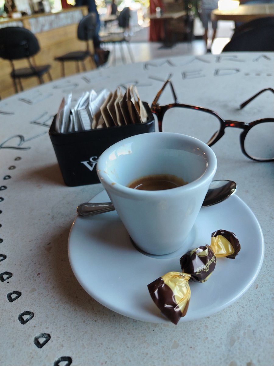 Siriuswolf68's tweet photo. Oggi 29 settembre 🎶🎶
.....🎶🎶seduto in quel caffè
sto già pensando a te... 🎶🎶
#canticchiando https://t.co/3oJgbMX1Db