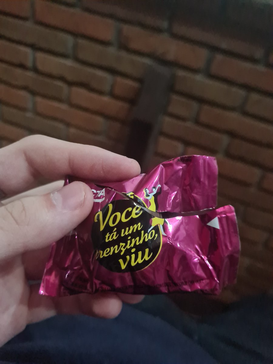 appletunloverr's tweet photo. o tipo de elogio q vc vai receber de um pedreiro gordo suado, estragou meu sonho de valsa https://t.co/B2jauupsXq