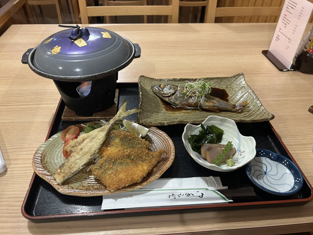 dacunling's tweet photo. プラからのつばきもと宿からの大会参加
開始1時間でエレキのワイヤートラブルで棄権と思いきや
桟橋になんとか戻り,あっきーさんに
タンデムさせてもらいました

結果はデコでしたが、非常に充実した
釣りデイでした
魚の写真はプラで釣れたやつ
#バスマニア平日大会
#トキタボート
#亀山湖 https://t.co/R6kkC2hMKv