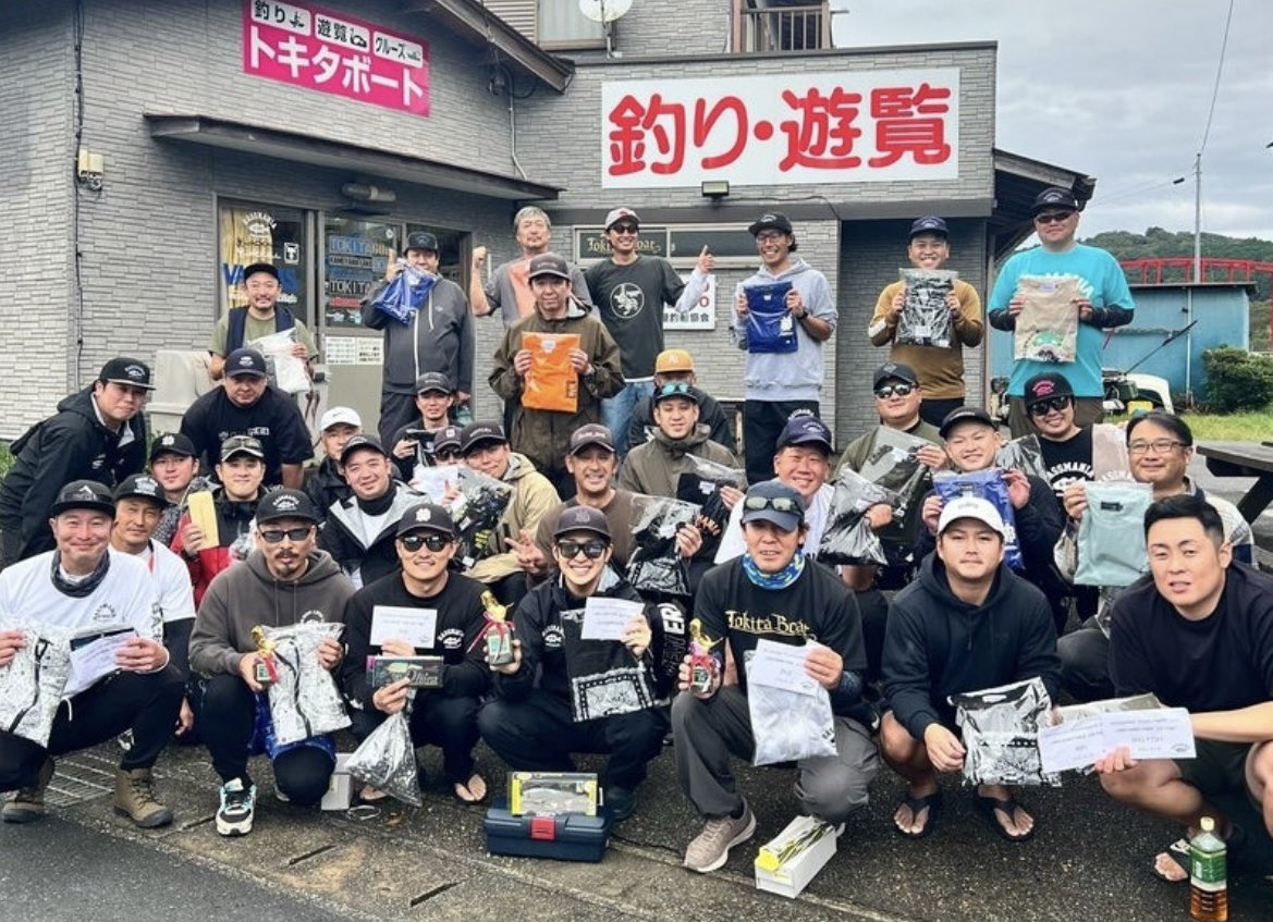 dacunling's tweet photo. プラからのつばきもと宿からの大会参加
開始1時間でエレキのワイヤートラブルで棄権と思いきや
桟橋になんとか戻り,あっきーさんに
タンデムさせてもらいました

結果はデコでしたが、非常に充実した
釣りデイでした
魚の写真はプラで釣れたやつ
#バスマニア平日大会
#トキタボート
#亀山湖 https://t.co/R6kkC2hMKv