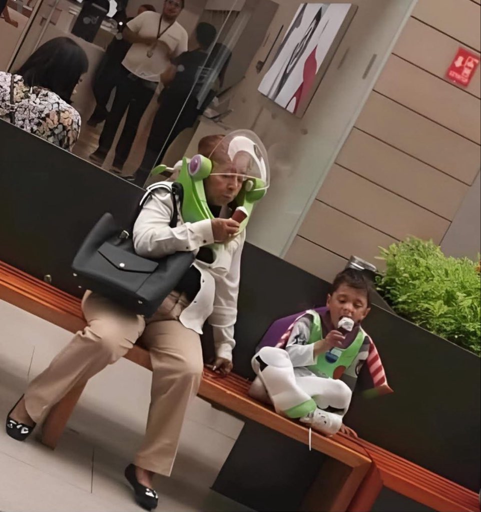 Infosvulgaire's tweet photo. Les mamies méritent de vivre pour toujours. ❤️ https://t.co/1Ouoi0JKQN