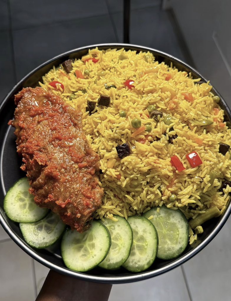 g4na_xo's tweet photo. the type of food nigerian dads would cook and never return to the kitchen in their lifetime https://t.co/8S468xfsXt