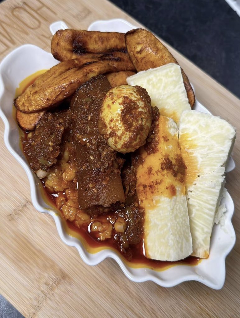 g4na_xo's tweet photo. the type of food nigerian dads would cook and never return to the kitchen in their lifetime https://t.co/8S468xfsXt