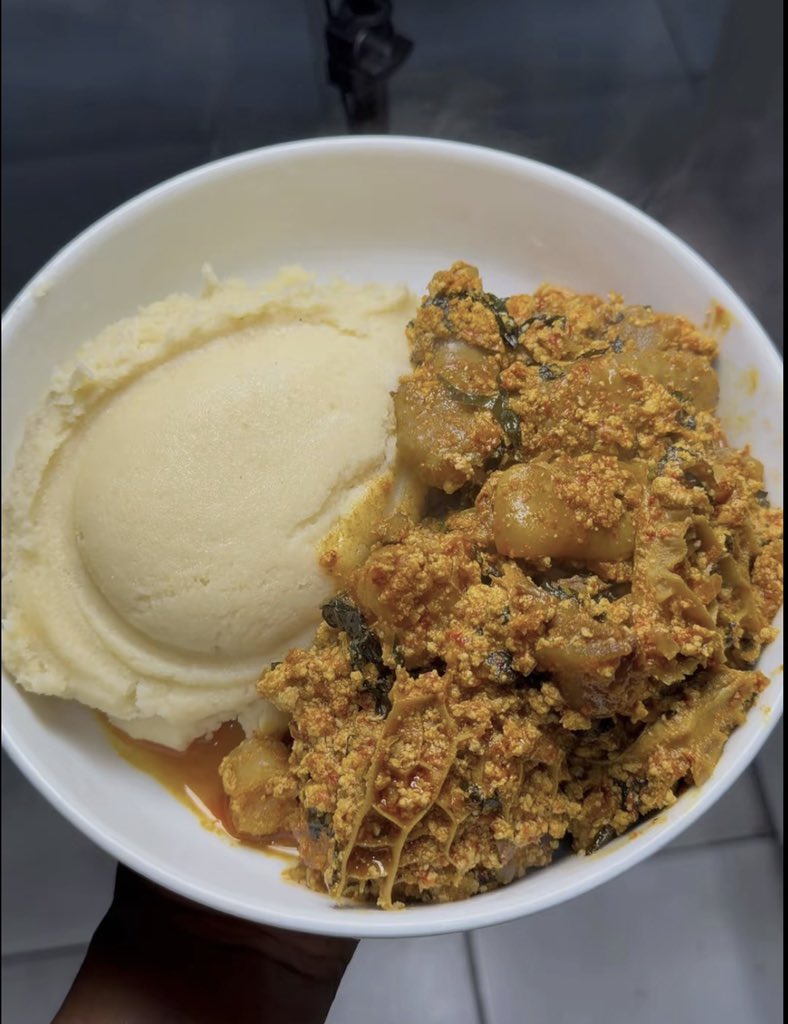 g4na_xo's tweet photo. the type of food nigerian dads would cook and never return to the kitchen in their lifetime https://t.co/8S468xfsXt