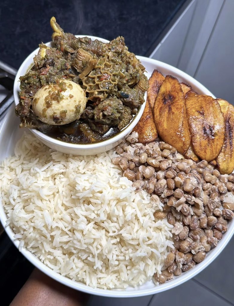g4na_xo's tweet photo. the type of food nigerian dads would cook and never return to the kitchen in their lifetime https://t.co/8S468xfsXt