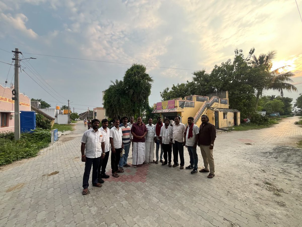 SUDHARSANAM_S's tweet photo. #மதுராந்தகம் சட்டமன்றத் தொகுதி இடைத்தேர்தலில் காணும் திராவிட முன்னேற்றக் கழகத்தின் வெற்றி வேட்பாளர் திரு @iparanthamen அவர்களை ஆதரித்து கீழாமூர் ஊராட்சியில் வாக்கு சேகரித்தோம். 

உடன், செங்குன்றம் பேரூர் கழக செயலாளர் திரு.சுதாகர் உள்ளிட்ட நிர்வாகிகள். 

#Vote4DMK 

@arivalayam @mkstalin @Udhaystalin @DMKITwing @DMK_Chennai