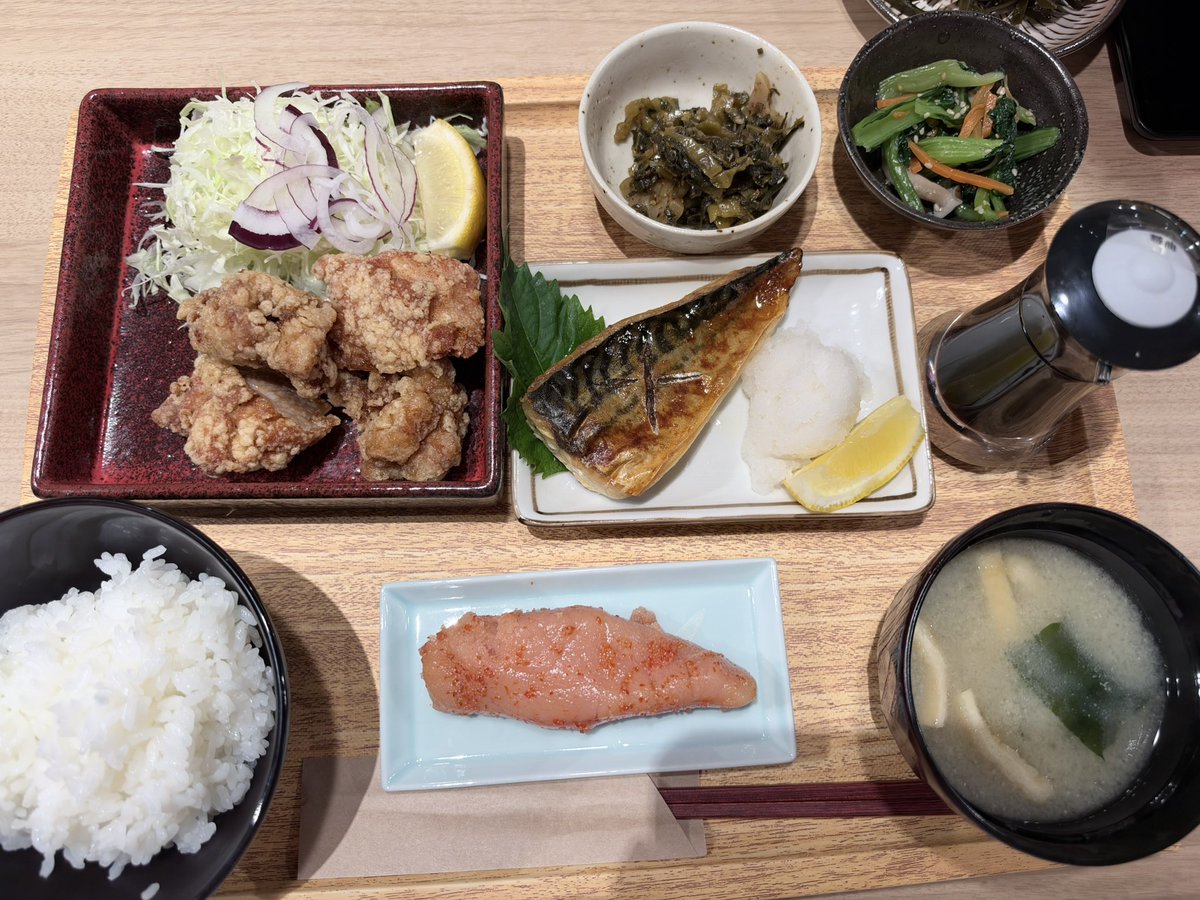 chami444's tweet photo. ヨドバシ梅田？リンクス梅田？の8階にオープンした「やまや食堂」へ行って、明太子食べ放題してきた😋😋😋

ふっくら大きな明太子2腹分は食べた🤭
明太子はもちろん、高菜も昆布もおだしもおかわり自由でもっともっと食べたかったけど胃袋限界❣️

お得で美味しすぎたー😍❣️ https://t.co/Wps2VXkcGD