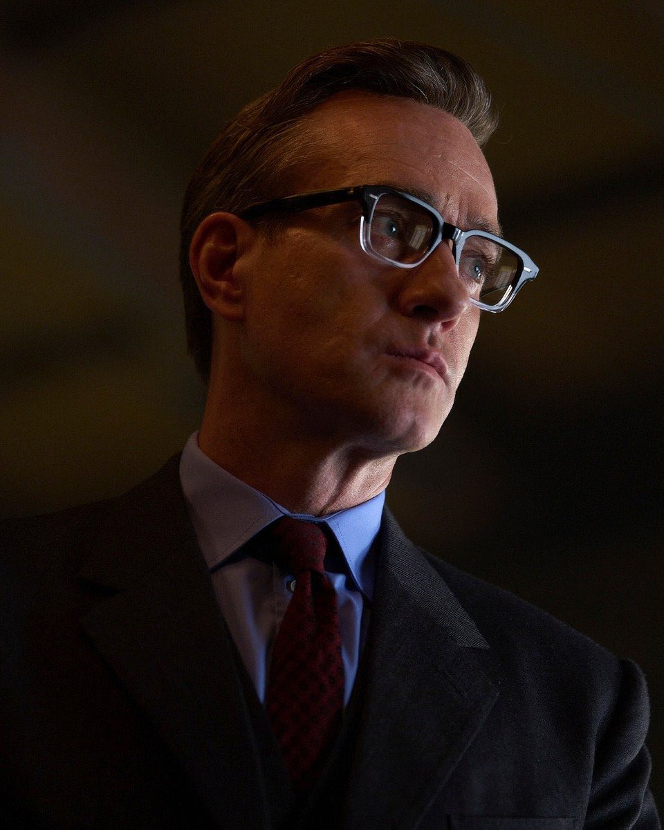3bo9x1's tweet photo. نظرة على مسلسل الجواسيس والإثارة الجديد LEGACY OF SPIES القادم قريبًا

تدور قصته خلال الحرب الباردة حول عميل بريطاني مخضرم يُكلَّف بمهمة سرية للإيقاع بجاسوس سوفيتي كبير 

شوفوا الكاااااست 🤯🤯 https://t.co/YXmDJubUaU