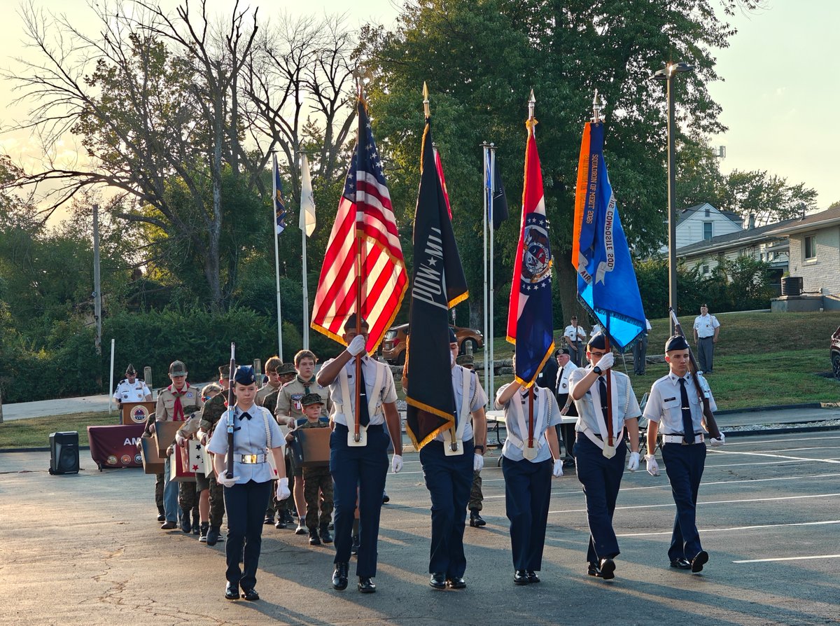 mocapnews's tweet photo. Missouri Wing's St. Louis Composite Squadron Color Guard recently served at the Annual Flag Retirement Ceremony for AMVETS Post 106. #civilairpatrol #CAPcadet https://t.co/7Lhk4dYDzl