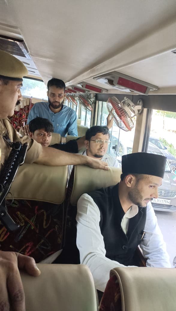 sioindia's tweet photo. SIO National President Abdul Hafeez and National General Secretary Adv Anees Rahman along with MP's and other leaders, has been detained by the Delhi Police amid the protest at Jantar Mantar against attacks on mosques and Waqf properties. https://t.co/dhbhX48Yj3