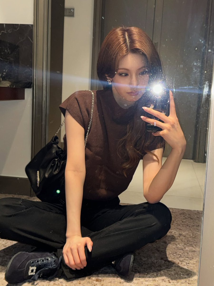 yejigallery's tweet photo. #YEJI yezyizhere instagram update https://t.co/I22SpKzsMF