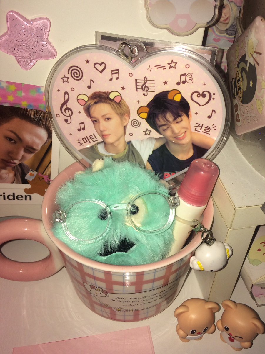 kidmuffyn's tweet photo. cortis ball 🩴👛🦭🦭 https://t.co/QHgN8lBzxC