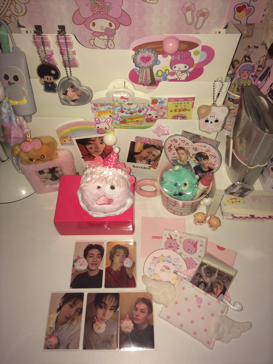kidmuffyn's tweet photo. cortis ball 🩴👛🦭🦭 https://t.co/QHgN8lBzxC