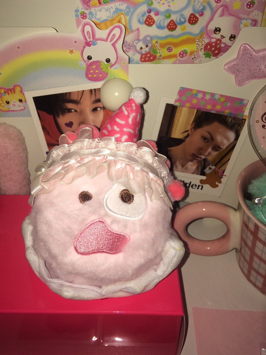kidmuffyn's tweet photo. cortis ball 🩴👛🦭🦭 https://t.co/QHgN8lBzxC