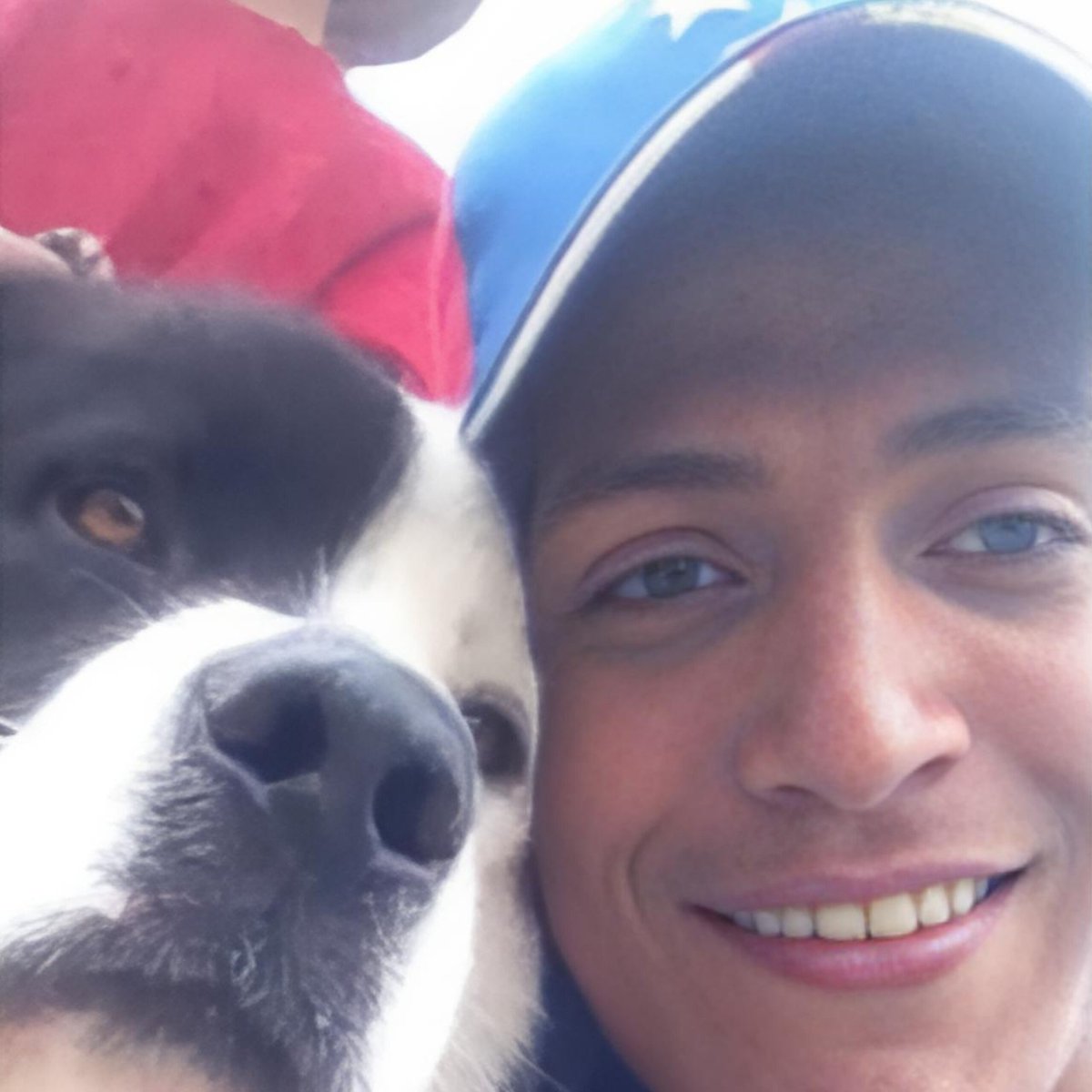 nelsonpvzla2's tweet photo. Él es Oswaldo Gabriel Castillo Lunar, preso político desde el 2018. Lo vincularon sin ninguna prueba al caso dron, fue condenado a 30 años y se encuentra recluido en Rodeo I.

Estaba estudiando el último semestre de Ingeniería cuando lo secuestraron. Ha sido brutalmente torturado y su condición actual de salud se ha deteriorado gravemente debido a las pésimas condiciones de reclusión.

¡Exigimos su LIBERTAD PLENA E INMEDIATA, el respeto a su derecho a la salud y el cese definitivo de la violación de sus derechos humanos! #QueSeanTodos