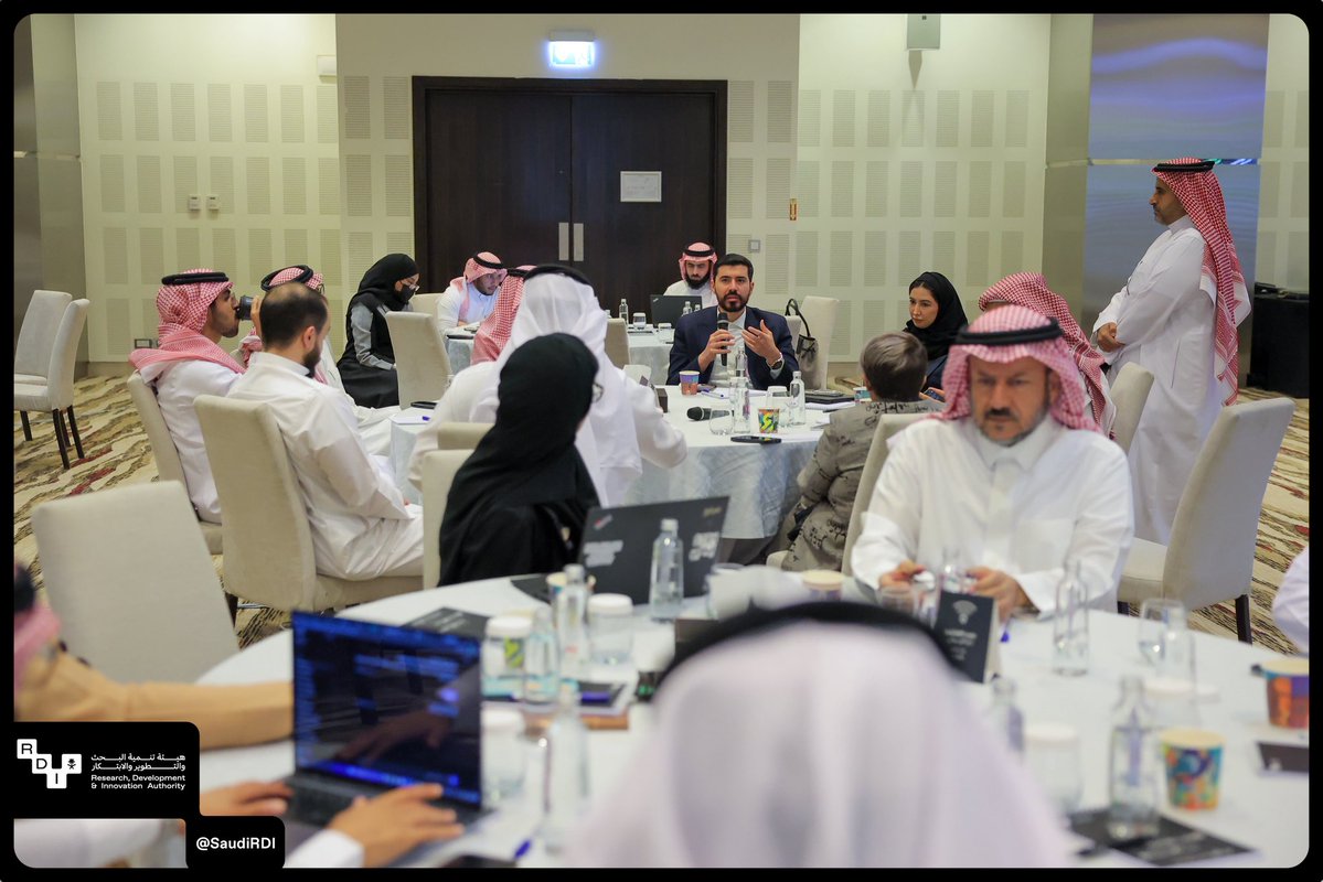 SaudiRDI's tweet photo. أفكار واعدة.. تصنع قيمة اقتصادية..
تشارك الشركات الناشئة والمستثمرون في رأس المال الجريء في ورش عمل الاستراتيجية الوطنية للبحث والتطوير والابتكار؛ لاستعراض التحديات والفرص، وتعزيز التكامل بين الابتكار والتمويل، دعمًا للنمو وتحويل الأفكار إلى حلول واقعية. https://t.co/0yoe4lQJ36