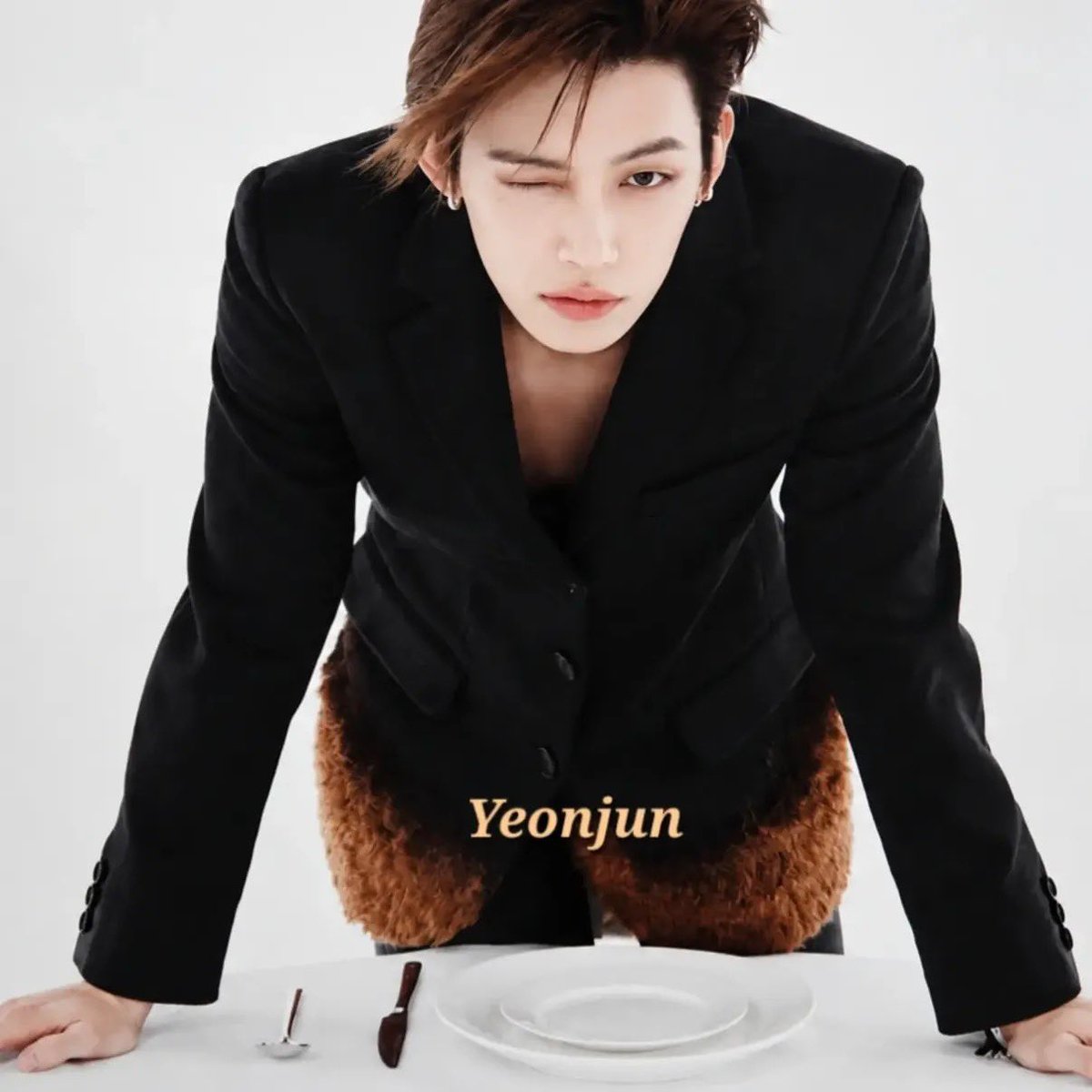 dearyawnzzn913's tweet photo. ✨✨✨✨✨

#YEONJUNxMiuMiu #YEONJUN
#MiuMiuSS27 @MIUMIUofficial https://t.co/P2tctnSxAs