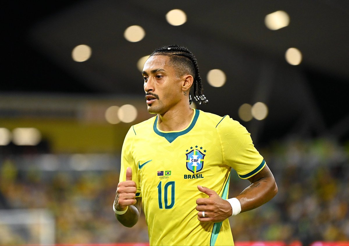ActuFoot_'s tweet photo. 🚨🚨 RAPHINHA 🇧🇷 A ÉTÉ REMPLACÉ EN RAISON D’UNE GÊNE MUSCULAIRE À LA MI-TEMPS DU MATCH AMICAL CONTRE L’AUSTRALIE 🇦🇺 !!!! 🤕

Le Brésilien a joué les 90 minutes il y a 4 jours et était encore titulaire aujourd’hui.

🗞️ fédération brésilienne https://t.co/c4amY1pHG9