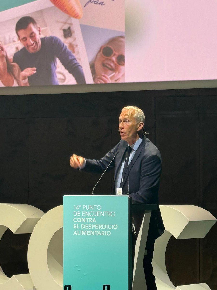 guillaumegarot's tweet photo. Ce matin à Madrid pour présenter devant les acteurs espagnols de l’anti-gaspillage alimentaire notre loi française de 2016.  
🇪🇺Ensemble, européens de tous pays, partager nos actions pour faire reculer ce fléau économique, écologique, éthique. 
Produire pour jeter : un non-sens. https://t.co/w0tvf5jEpU