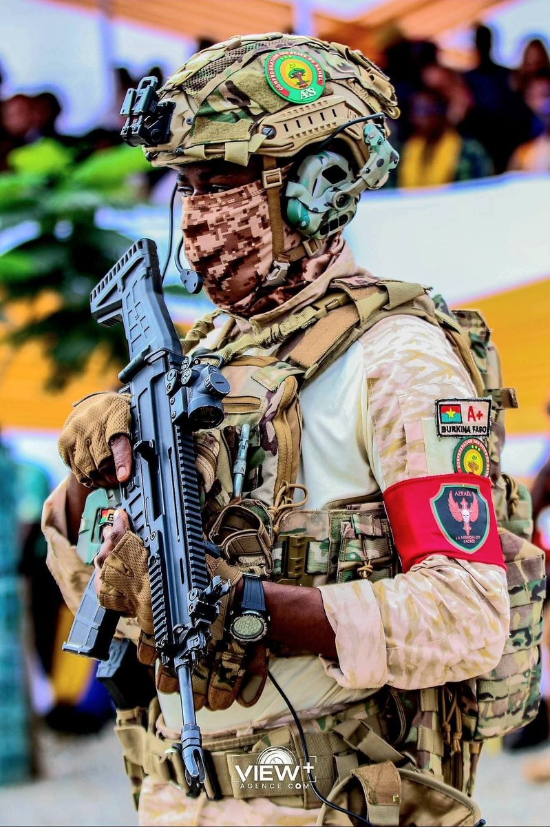 DelphineSankara's tweet photo. 🔴Non c'est pas une armée européen ni américaine c'est l'armée l'AES🇲🇱🇧🇫🇳🇪 sous @GoitaAssimi , @CapitaineIb226 et @CNSP20 .

La Lutte Continue..... https://t.co/dlkSwJRLJS