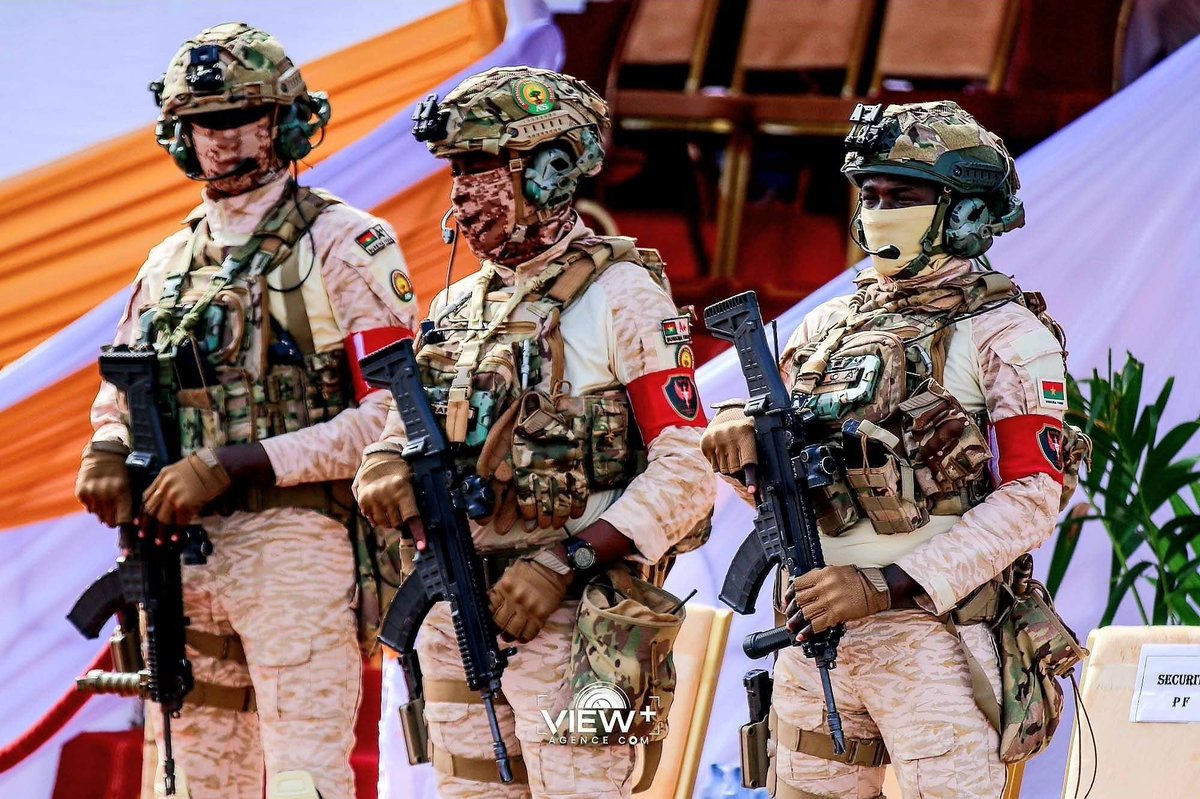 DelphineSankara's tweet photo. 🔴Non c'est pas une armée européen ni américaine c'est l'armée l'AES🇲🇱🇧🇫🇳🇪 sous @GoitaAssimi , @CapitaineIb226 et @CNSP20 .

La Lutte Continue..... https://t.co/dlkSwJRLJS