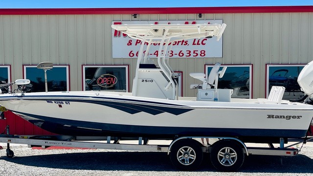 USBoatSales's tweet photo. Ad: For Sale - 2022 Ranger Boats 2510 Bay powered by a Mercury 350 Verado saltwater https://t.co/TeJ4ijageC <<--More #RangerBoats #BayBoat https://t.co/w2zS4UZONp