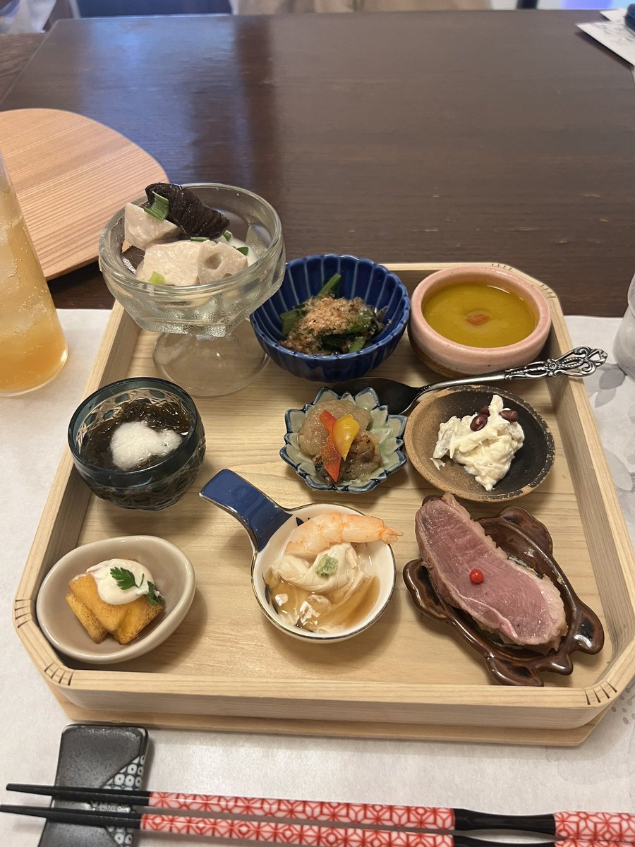 masakingngn's tweet photo. 築160年の古民家「可喜庵」で響く
尺八三重奏『風の祈り。』

10/24(sat)
昼の宴 13:30開演 / 夕の宴 16:30開演
🎫4,500円

会場近くの鶴川香山園内にある古民家レストラン「桜梅桃李」では、彩豊かなランチも楽しめるそうです。
詳細・申込はQRまたはHPをご覧ください👀 https://t.co/zFnLAQeEOk