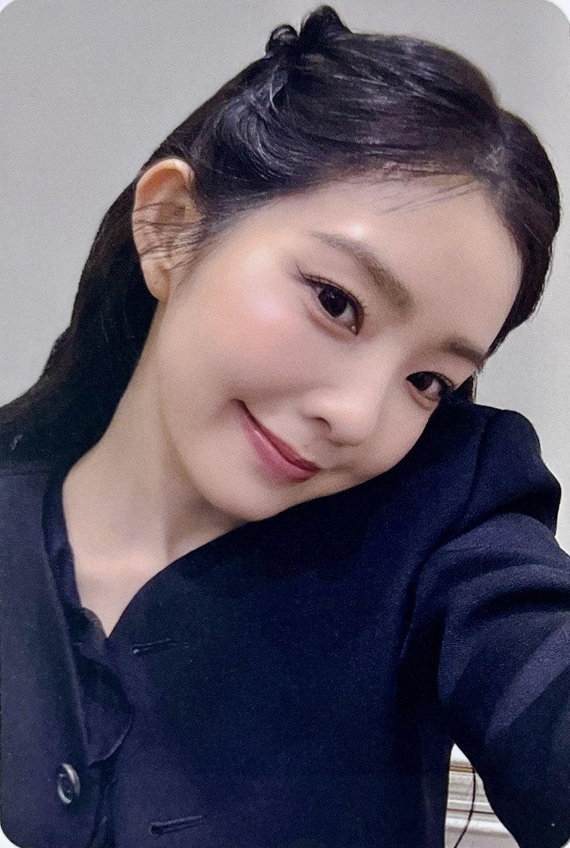 ChaWanChen's tweet photo. IRENE Biggest Fan MUSICART Fansign Photocard

#아이린 #IRENE https://t.co/F44xE3x8eG