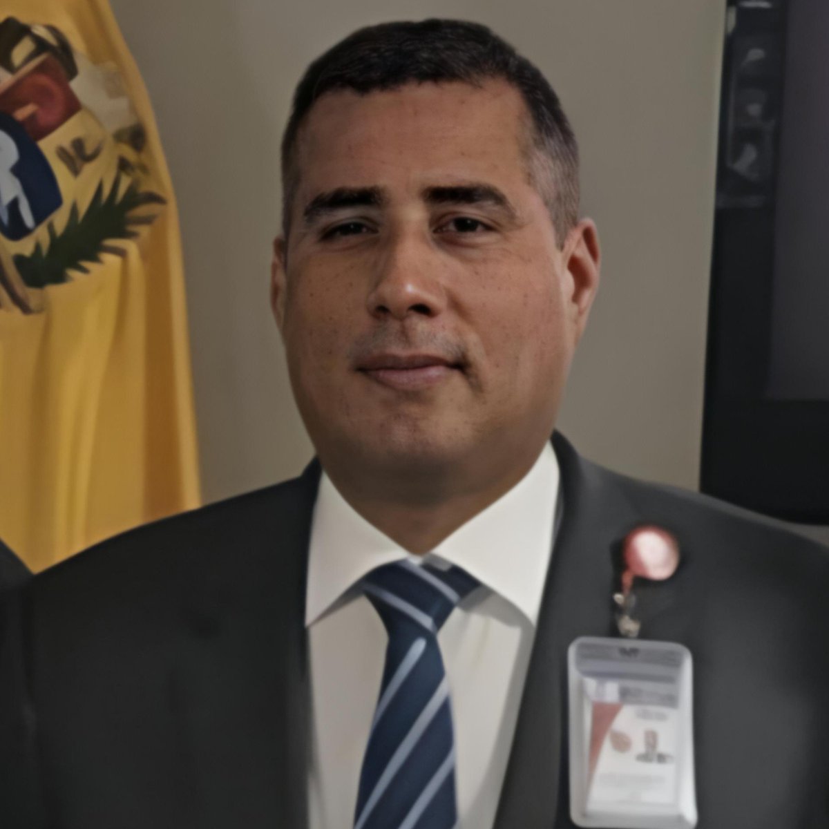 nelsonpvzla2's tweet photo. Él es Luis Francisco Ovalles Landaeta, juez del Tribunal 3.º de Juicio del estado Carabobo, quien mantiene secuestrados a decenas de presos políticos en la entidad.

Fue quien me condenó a 15 años siguiendo órdenes de La-Cava, y el mismo que dictó la condena de 30 años contra Juan Caguaripano y los procesados del caso Paramacay.

La defensa técnica y profesional exige su 𝗗𝗘𝗦𝗧𝗜𝗧𝗨𝗖𝗜𝗢́𝗡 inmediata por incurrir en fraude procesal y error inexcusable de derecho.