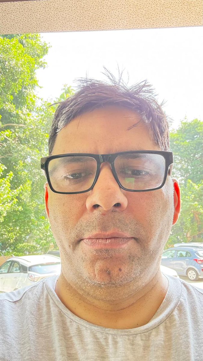 drrajiv_run's tweet photo. Every goal gives you 3 kinds of days:

😍 Days you love it
😐 Days it's just okay
😩 Days you hate it
Anyone shows up on the first. Success belongs to those who show up on all three.
Today: 6.33 km. Slow, steady, done. 🏃‍♂️

#Consistency #Running #Discipline https://t.co/ULJ7XTQWim