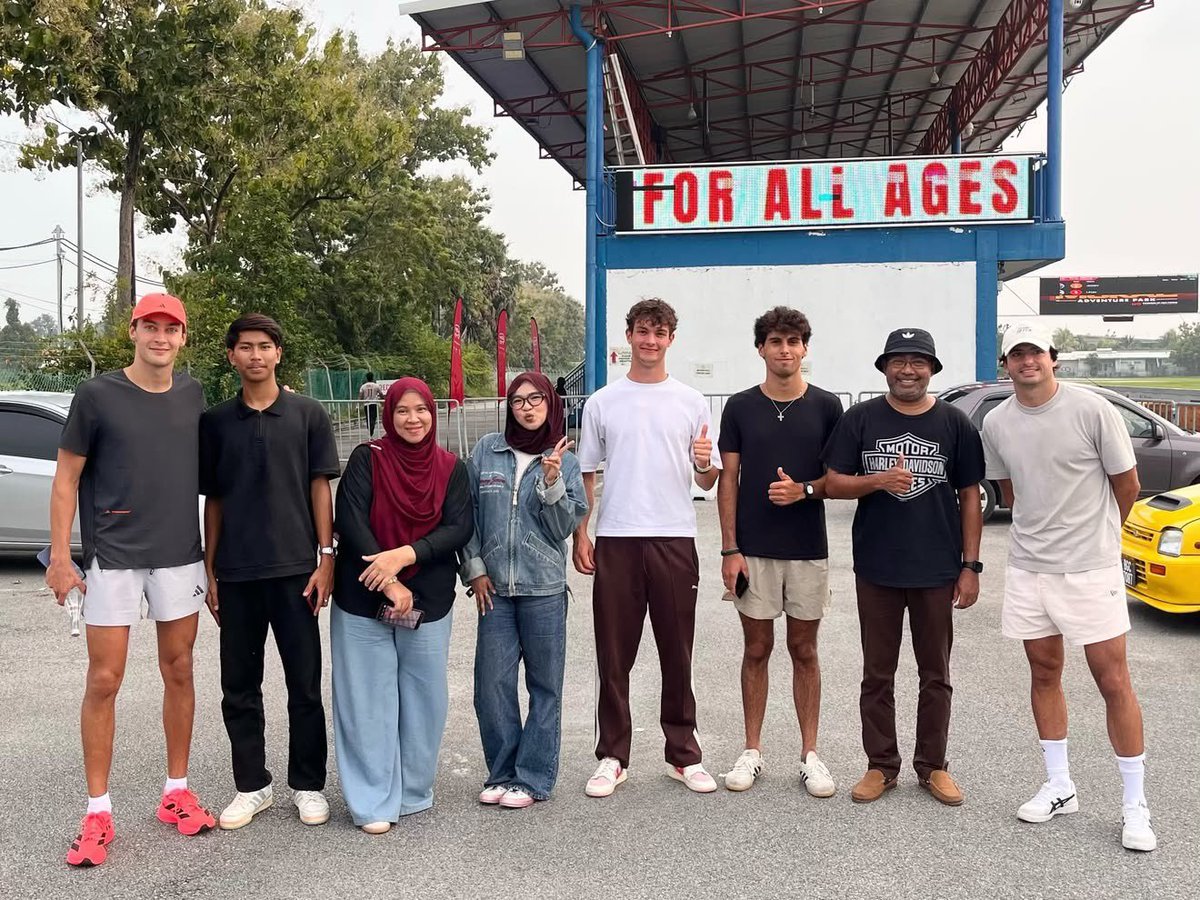 oIliebearman's tweet photo. ollie gabisa stop pake celana pramukanye itu yak GUE HAFAL BENER TUH CELANA PRAMUKA LU LIE OLLIE PLEASE GANTI GAK #STOP CELANA PRAMUKA 😹😹😹 LAGI BOYS TRIP JG CELANANYA PRAMUKAAAAA https://t.co/M0y2U9RCTe
