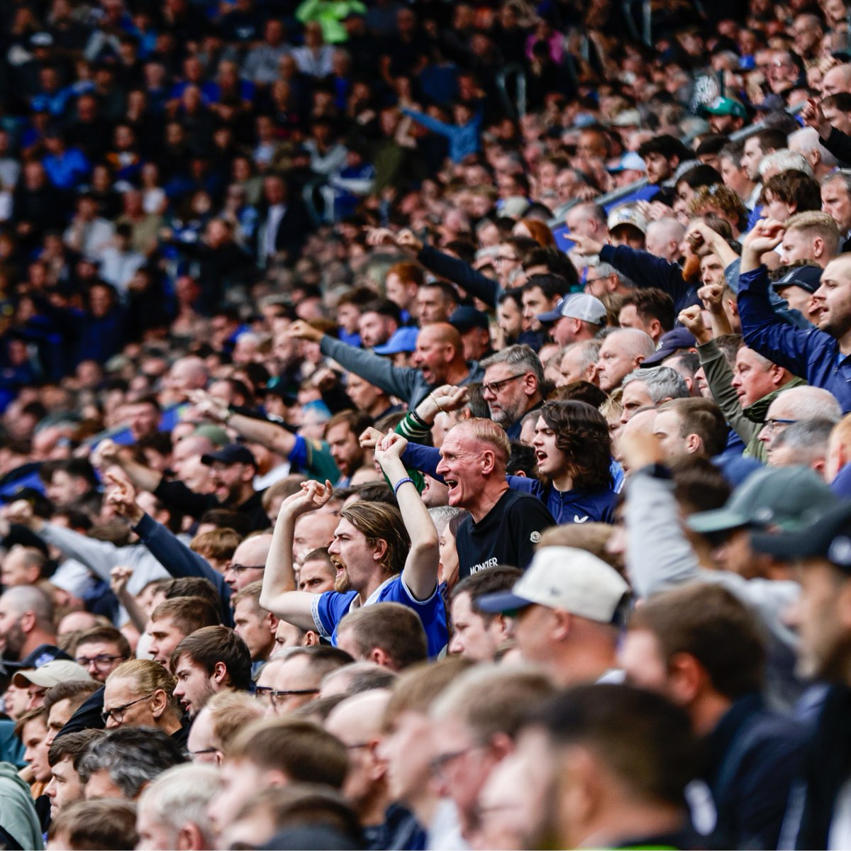 Everton's tweet photo. 📧 💙 Want to share your Everton story? We’d love to hear it!
 
Our weekly website offering – My Everton – shares first-hand accounts describing the most-treasured memories of fans, players, and staff both past and present. Submit yours via email to content@evertonfc.com https://t.co/hSlvlQut0h