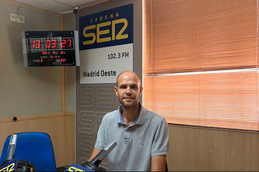 URJCcientifica's tweet photo. 🎙️ La @urjc estrena nuevo espacio radiofónico sobre botánica en @SER_MadridOeste 

En la sección “Como una regadera”, investigadores de la URJC acercarán al público temas de actualidad sobre plantas, ecología y sostenibilidad 🌸

🔗 https://t.co/s74KNzbdZP https://t.co/un9PJvfwdw