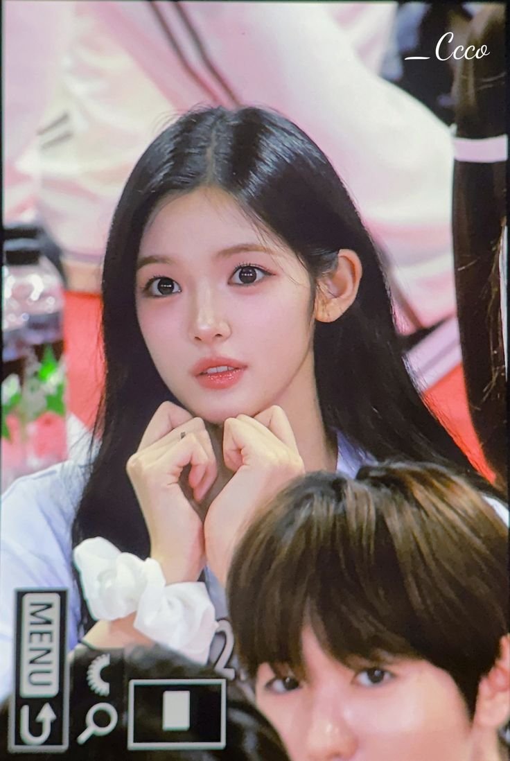 wwwonbb_'s tweet photo. 진짜 얼굴 너무 째끄맜고 눈 땡글땡글한게 완전 토끼 그자체임 ㅜㅜ https://t.co/XbxsVzcWM8
