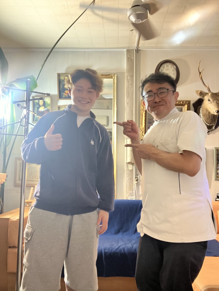 copycan1972's tweet photo. 「大和市のスーパールーキーと贅沢トーク♪」

昨晩は、生まれも育ちも大和市のキックボクシング界スーパールーキー"所風雅くん"が来たので
せっかくだから「井上拓真vs那須川天心戦」を語り合った♪
風雅くんは、ウチでメンテしているから日常的な事なのですが…
よく考えたら
大和市の隣の座間市の井上拓真と元キックボクサーの那須川天心の試合の話を
大和市在中 キックボクシング界のスーパールーキーと話せるのなんて、めっちゃ贅沢…
「YouTube用に撮っておけばよかった（笑）」

#所風雅 #那須川天心 #井上拓真 #大和整体院OTAG #大和市
大和整体院OTAGホームページ⤵︎
https://t.co/I4kQEj6CrL

大和整体院OTAG、田原ひろみちの「Pooping at school！」
youtube配信中
https://t.co/1s8fKFr2br