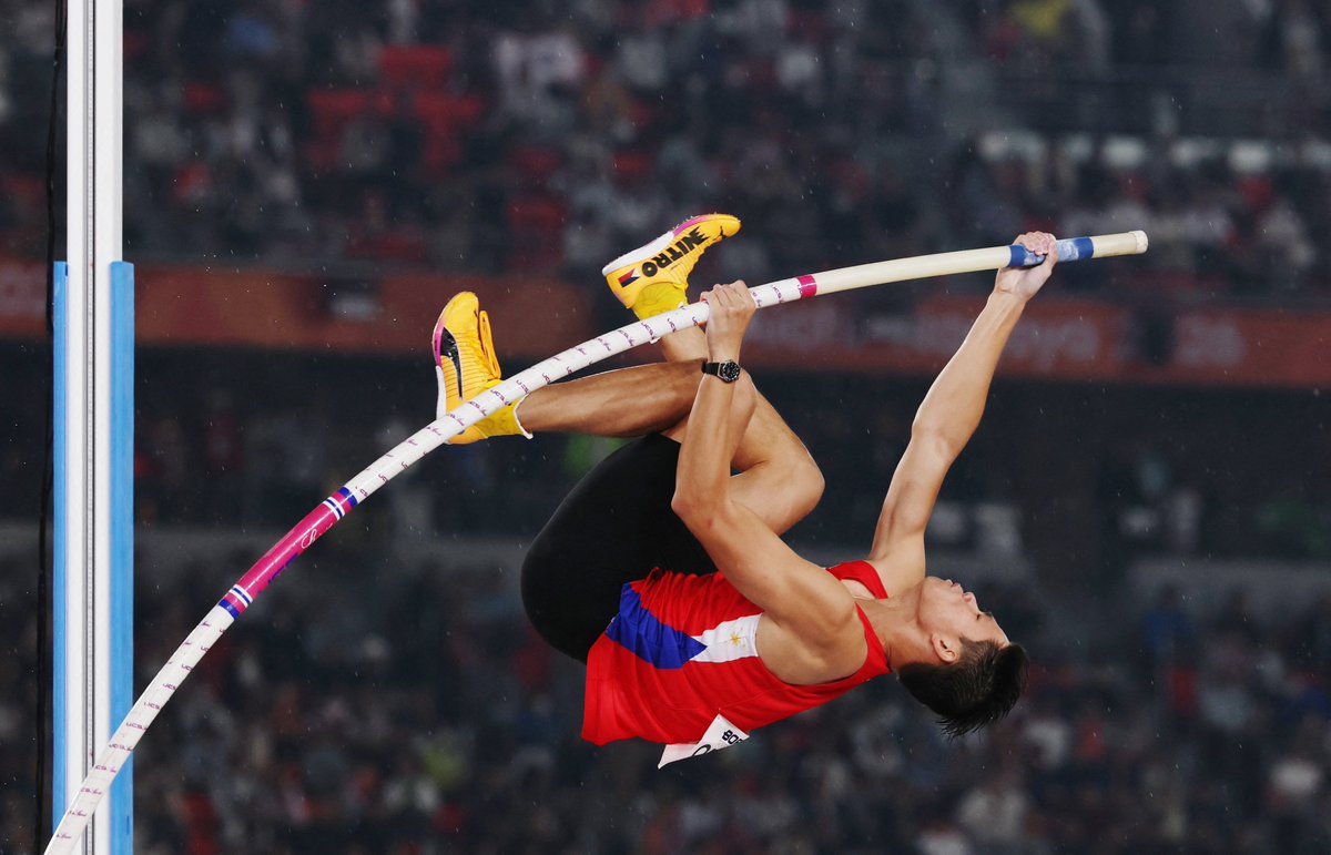 PhilippineStar's tweet photo. THIRD GOLD MEDAL FOR PH FROM OBIENA! 🥇🇵🇭

EJ Obiena delivered the Philippines' third gold medal at the 2026 Asian Games after dominating the men's pole vault final on Tuesday. 

The Pinoy pole vault ace also set a new Asian Games record after clearing 5.91 meters. (Wire photos/Reuters)