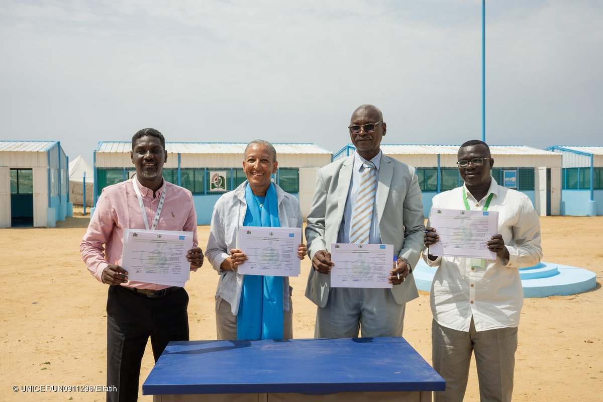 UNICEFSudan's tweet photo. 9 فصول دراسية.
900 طفل.
900 فرصة.

في كوستي بولاية النيل الأبيض، أنشأت اليونيسف تسعة فصول دراسية جديدة من خلال برنامج التعلّم المُعجّل. وأصبح لدى ما يقارب 900 طفل من الأطفال النازحين فرصة للعودة إلى مقاعد الدراسة ومواصلة تعليمهم.

#لكل_طفل، تعليم https://t.co/2P1fY117pP