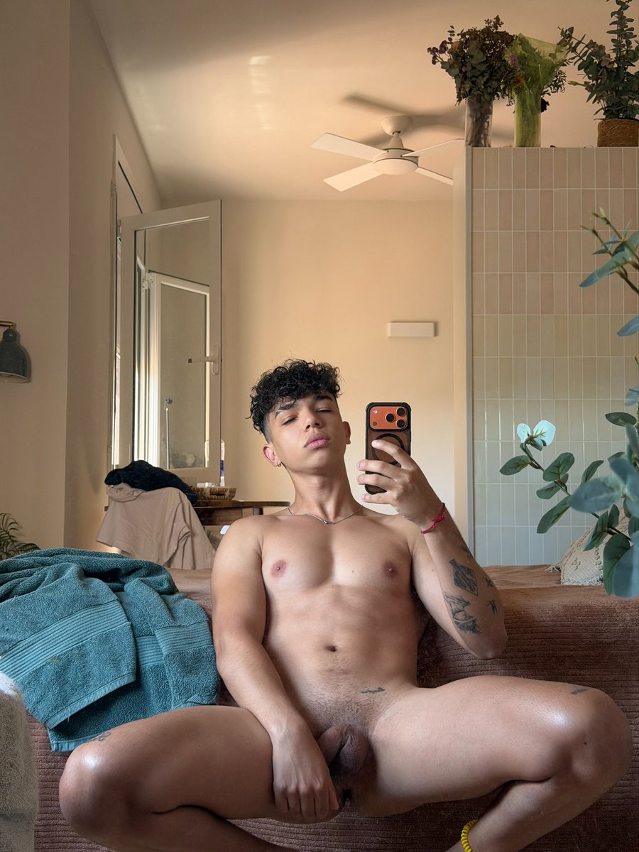 twinkmauroo's tweet photo. What would you do? 😏 https://t.co/1v8kje8qv3