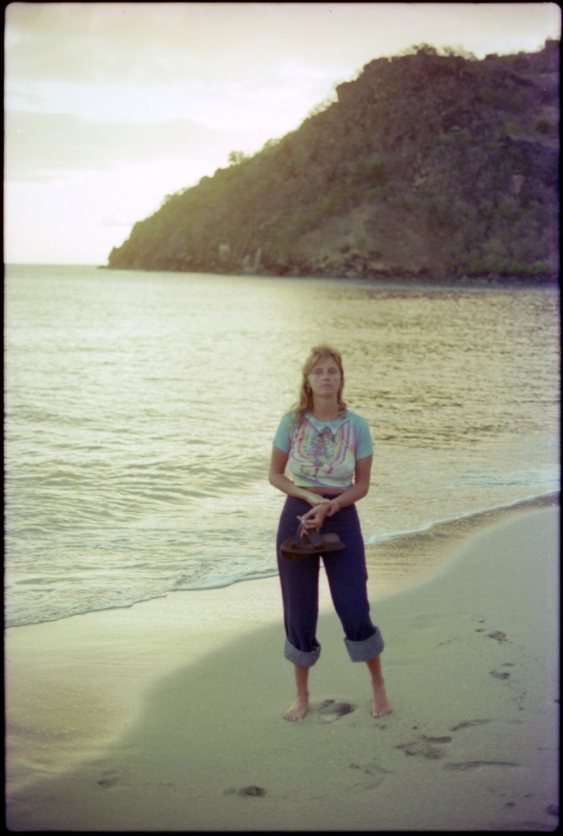 LongHairedMikey's tweet photo. Linda McCartney. Martinique, 1976. https://t.co/CzauoDQqVr