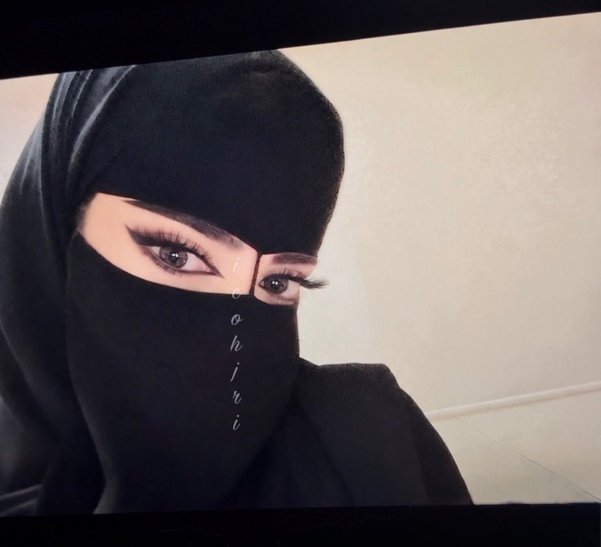 icohjri's tweet photo. كشفتي لي ملامحك الفريده كنّك تقولين
 سلام الله سلامٍ يلجم الشعّار فرداً .. فرد

- جمال بندر https://t.co/2pKDG2Hbfo