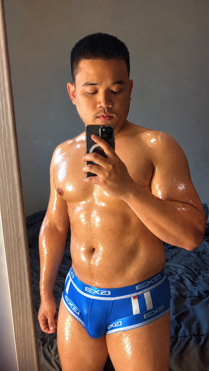 dmk_boi's tweet photo. อยากโดนราดออยล์ 🧴 https://t.co/UbRYIR07NA
