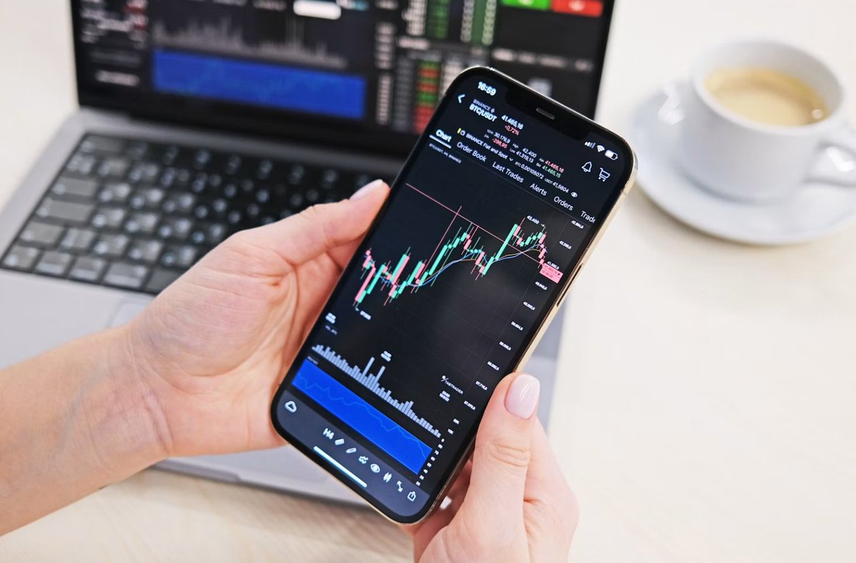 invoxFinanceAI's tweet photo. AI can process information quickly. Understanding a financial decision still takes care. Explore the Invox Finance AI platform with both questions in mind: https://t.co/8yEGzLLLyg https://t.co/SKGdZDpcMJ