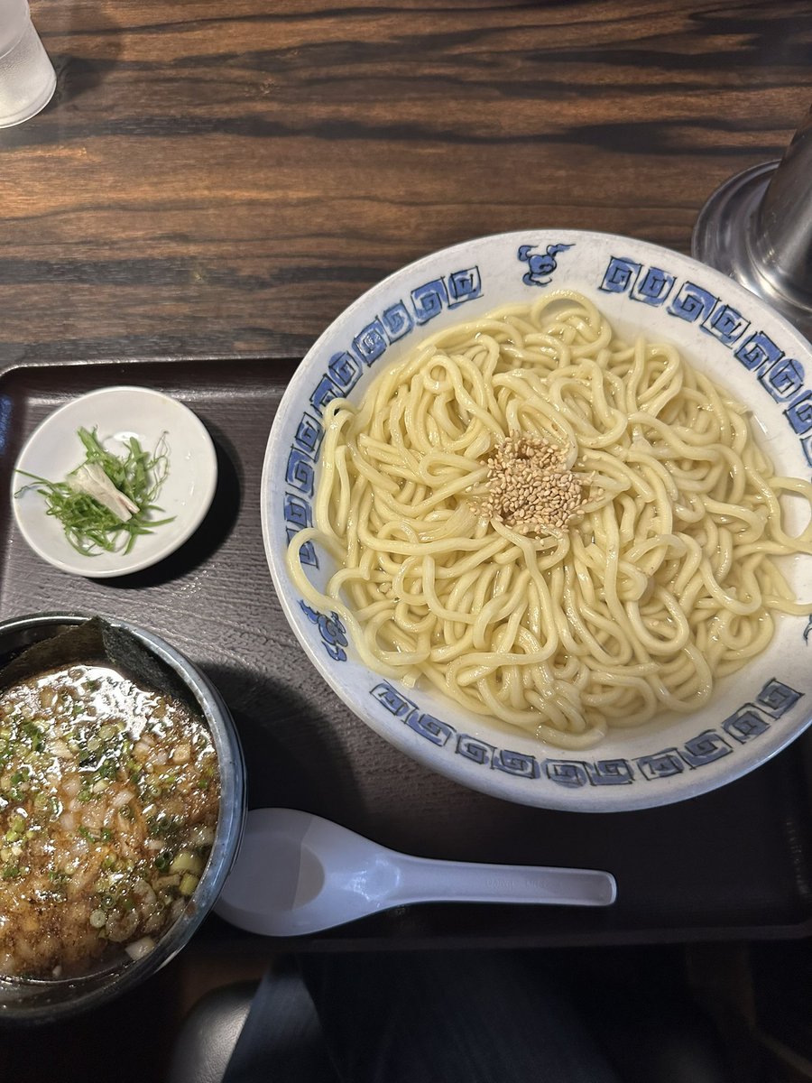 oiocha_taka's tweet photo. 今日から新潟案件！
麺やしょうじさんのつけ麺！

カラス大量発生ｗ
写真に写りきらないくらいいて
ビビった…

ホテルにチェックイーン！
明日はおでん食べながら呑む！ https://t.co/JIyd5UJhAv