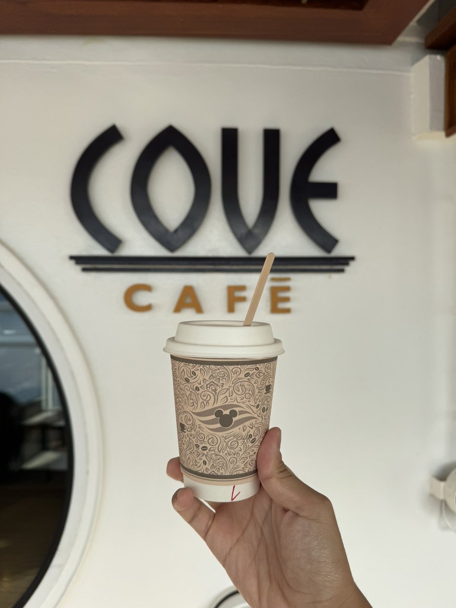 d___Disney's tweet photo. Day4からCOVE CAFEデビュー(?)しました☕️
ラテアートはスティッチ🫰

(一度行くともう抜けられません...笑)

#DM_DISNEY_LOG https://t.co/KN4dz1PVm6